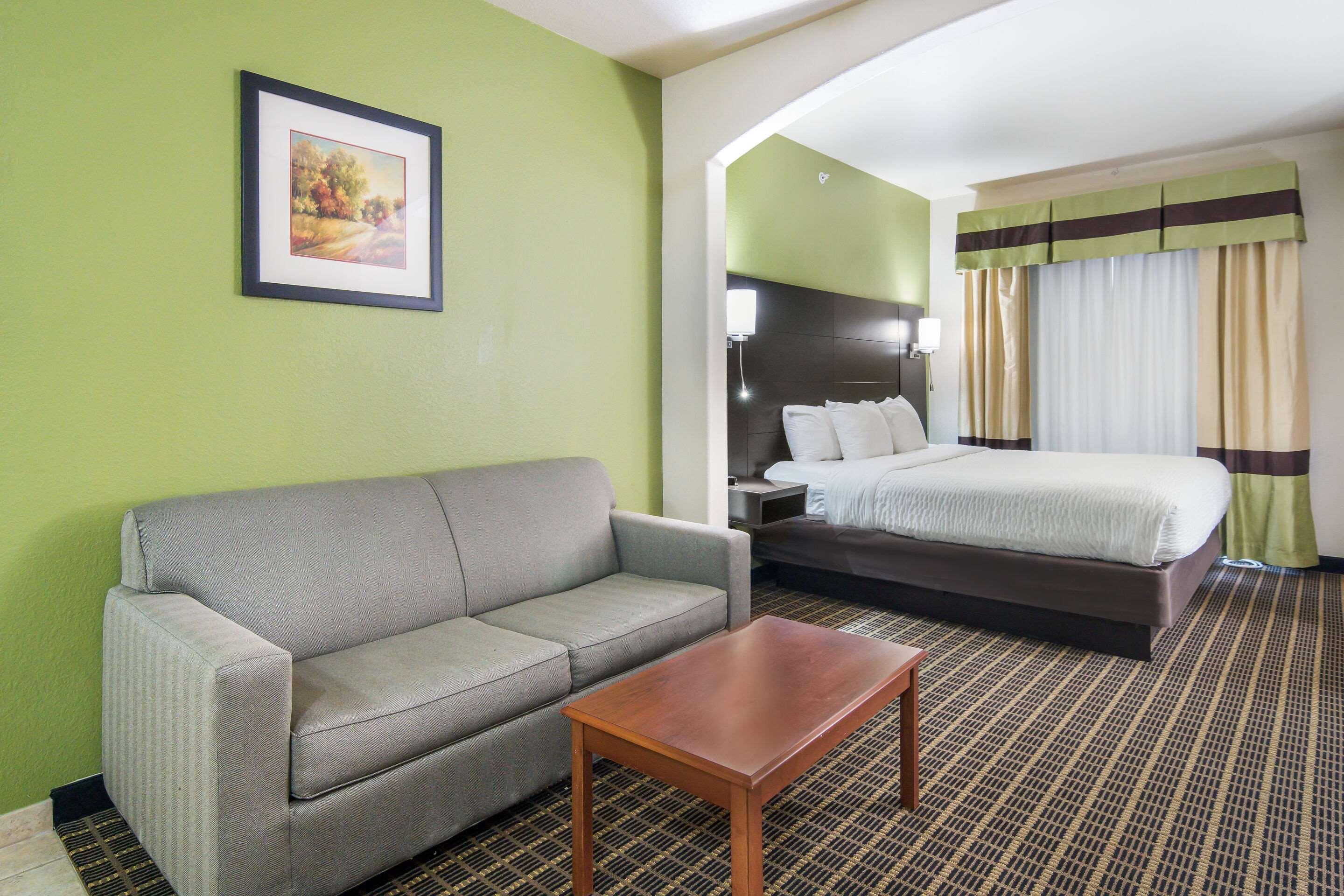Clarion Inn & Suites Weatherford South Exteriér fotografie