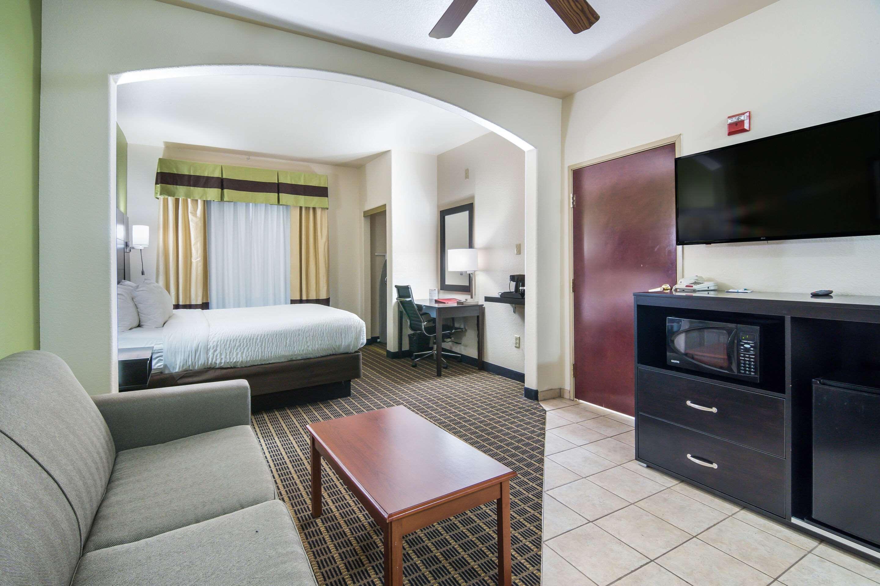 Clarion Inn & Suites Weatherford South Exteriér fotografie
