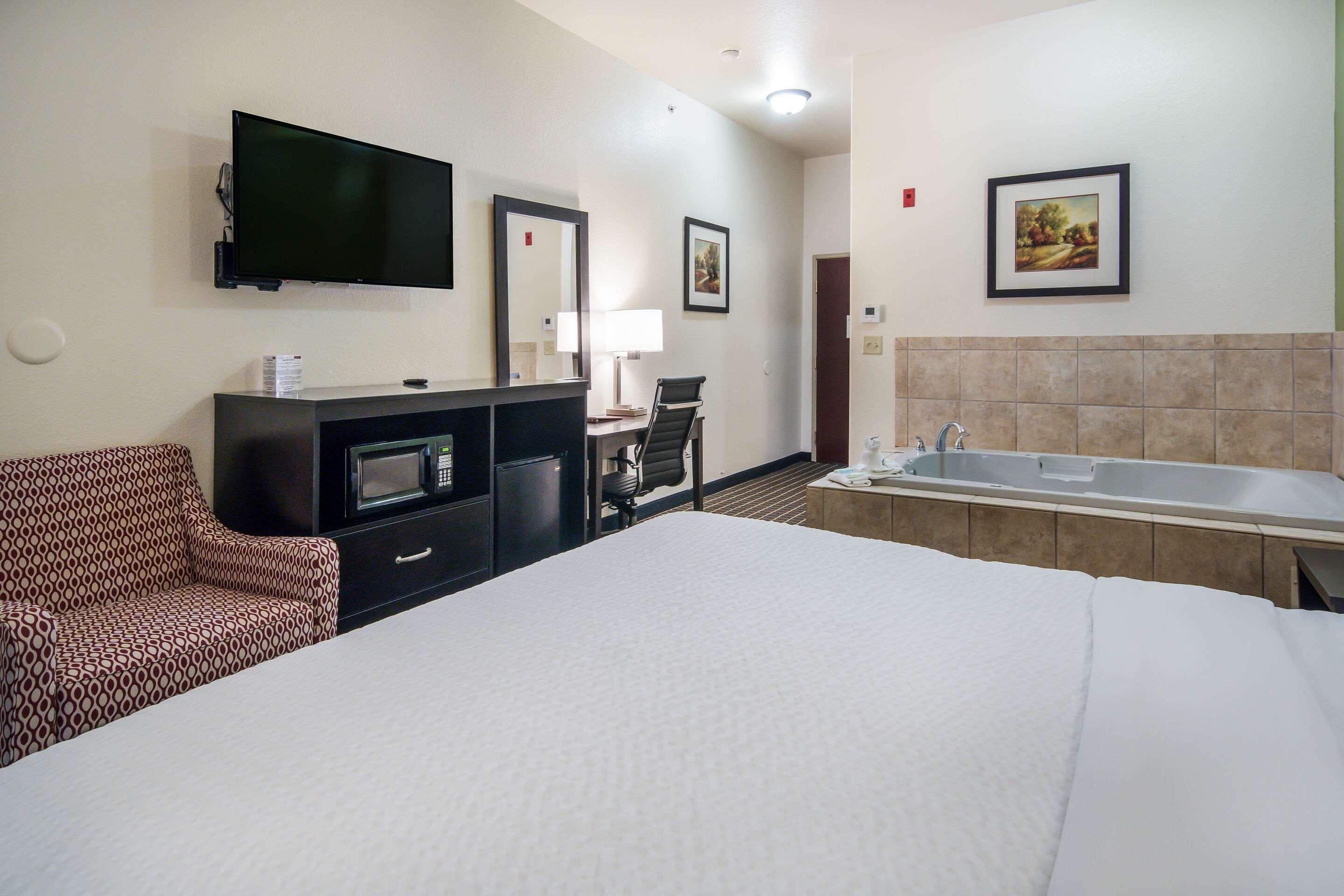 Clarion Inn & Suites Weatherford South Exteriér fotografie