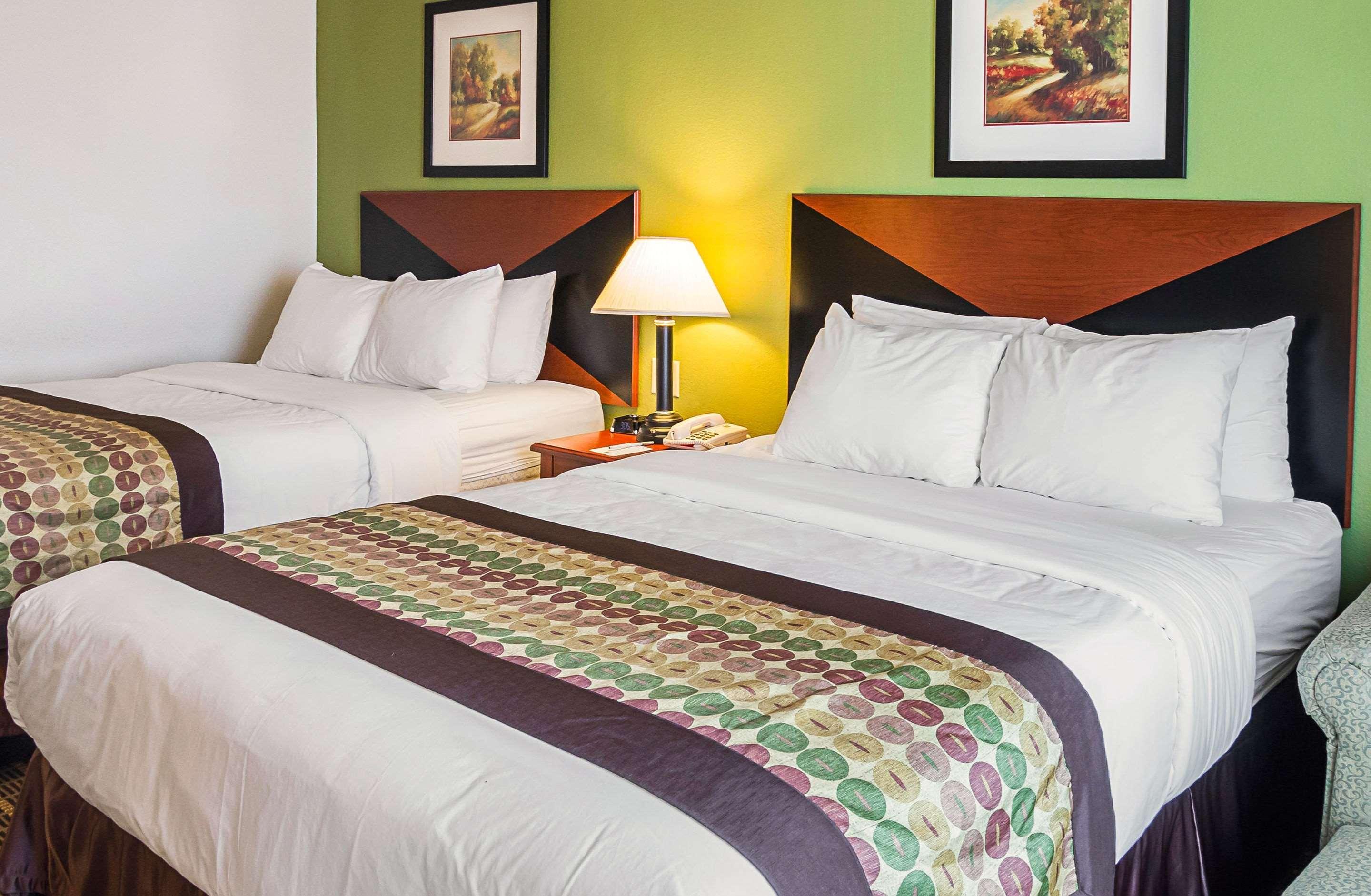 Clarion Inn & Suites Weatherford South Exteriér fotografie