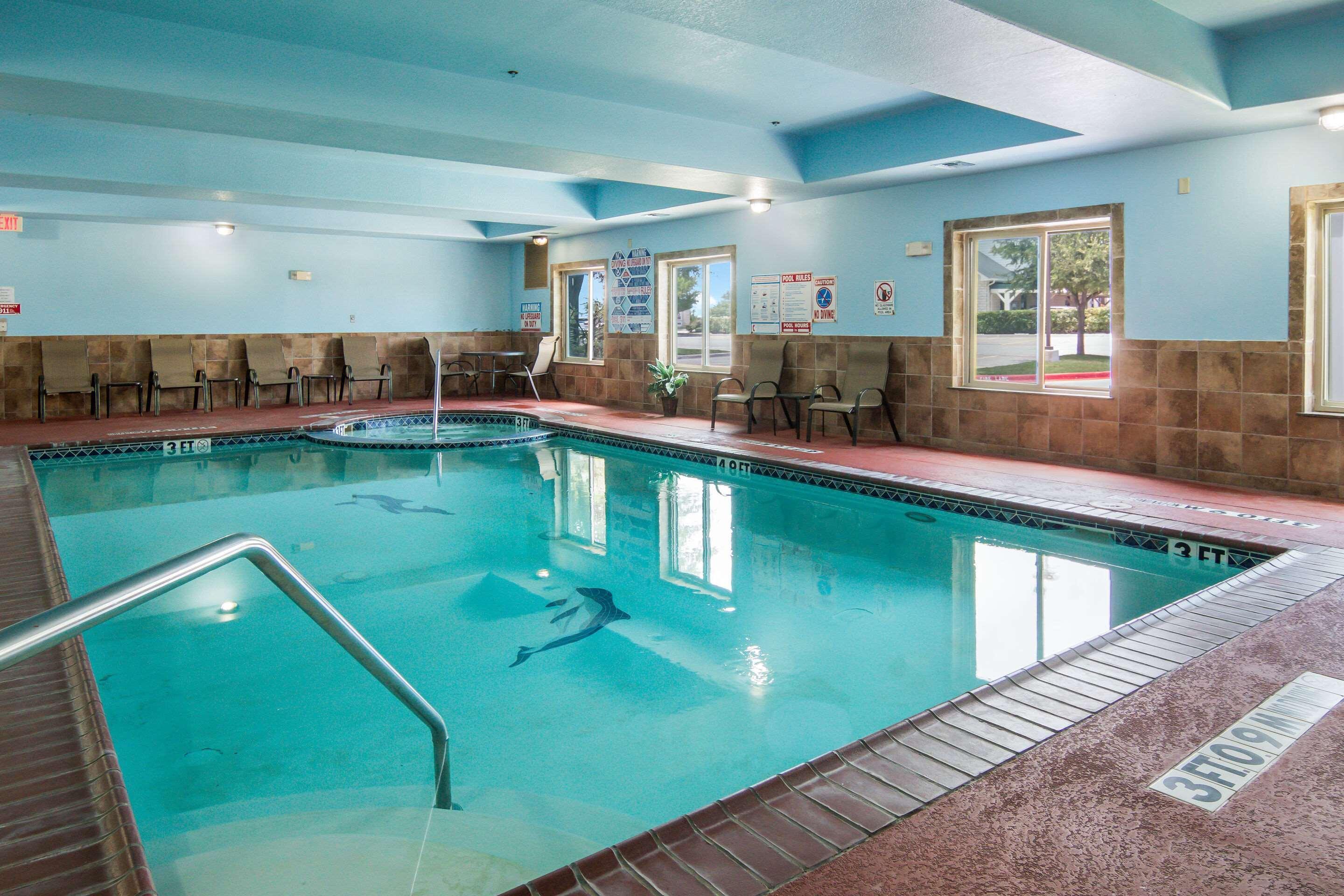 Clarion Inn & Suites Weatherford South Exteriér fotografie