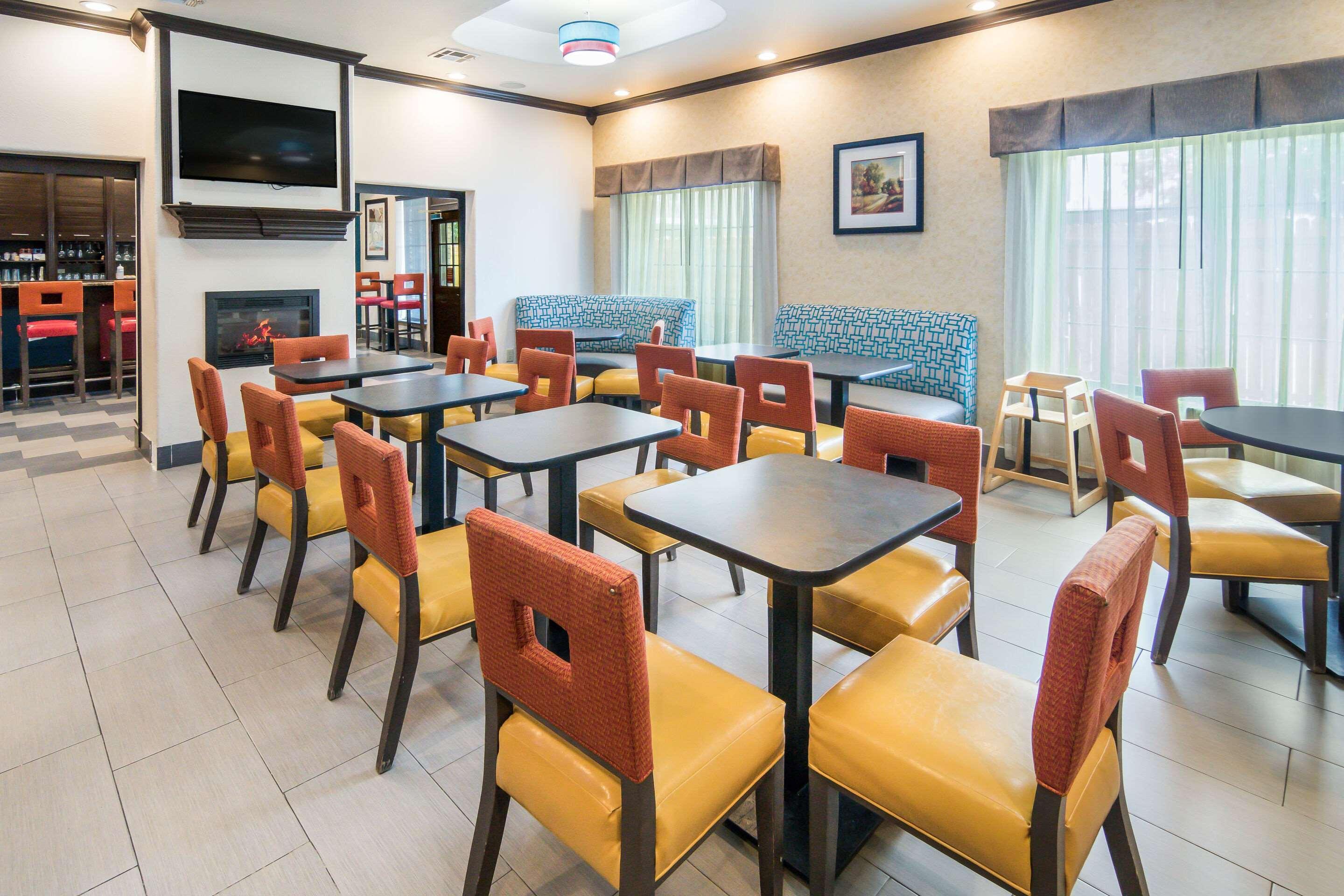 Clarion Inn & Suites Weatherford South Exteriér fotografie