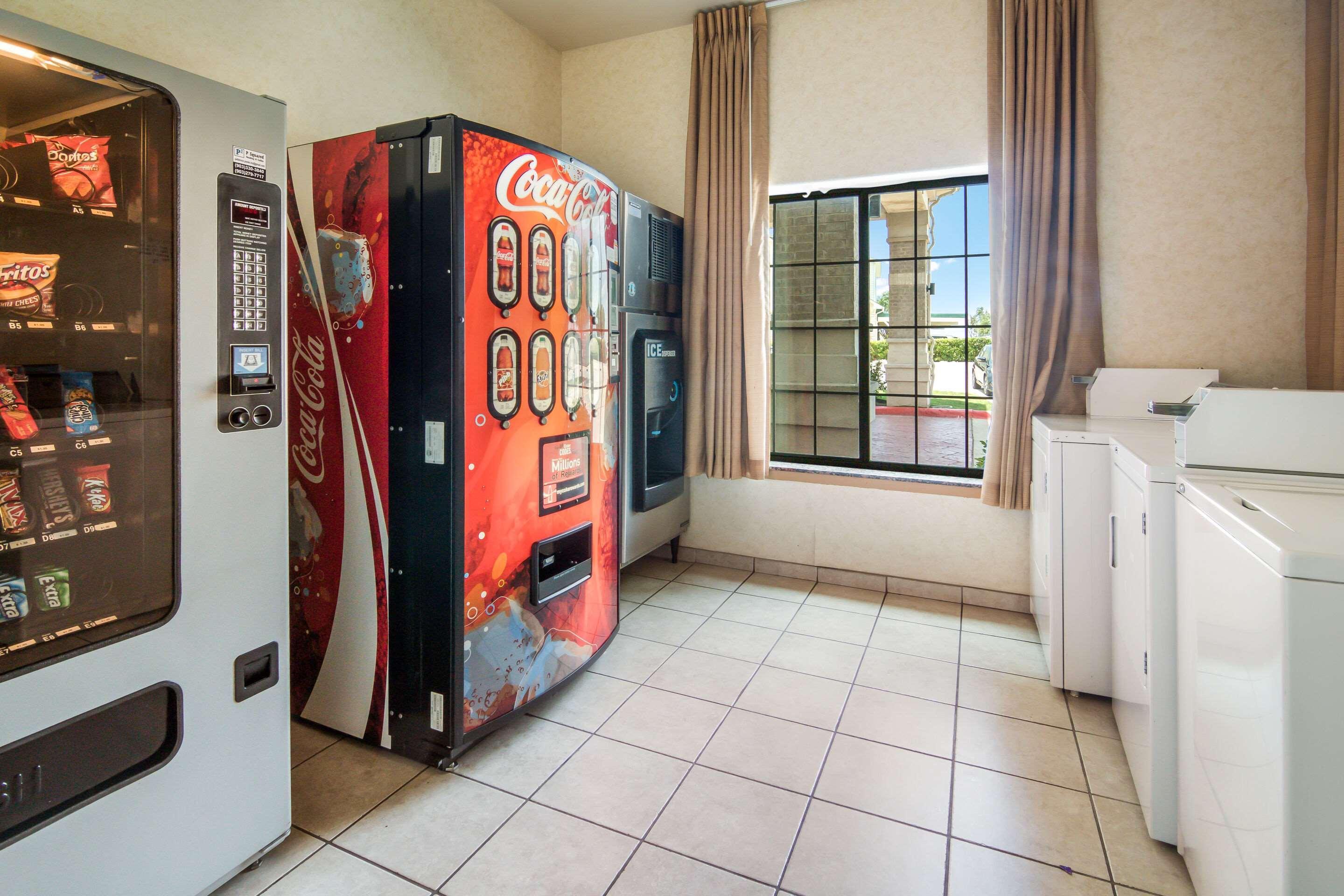 Clarion Inn & Suites Weatherford South Exteriér fotografie