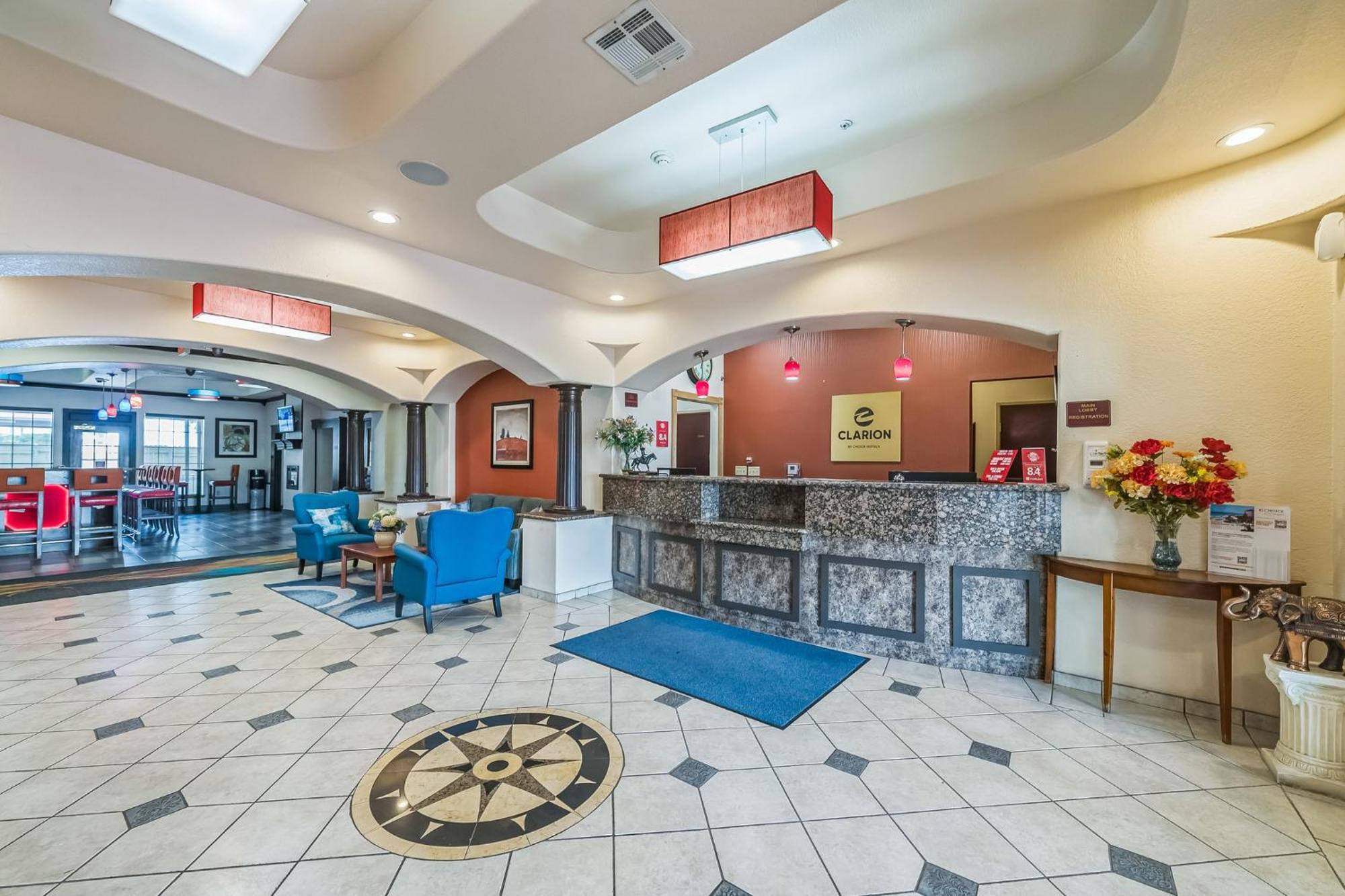 Clarion Inn & Suites Weatherford South Exteriér fotografie