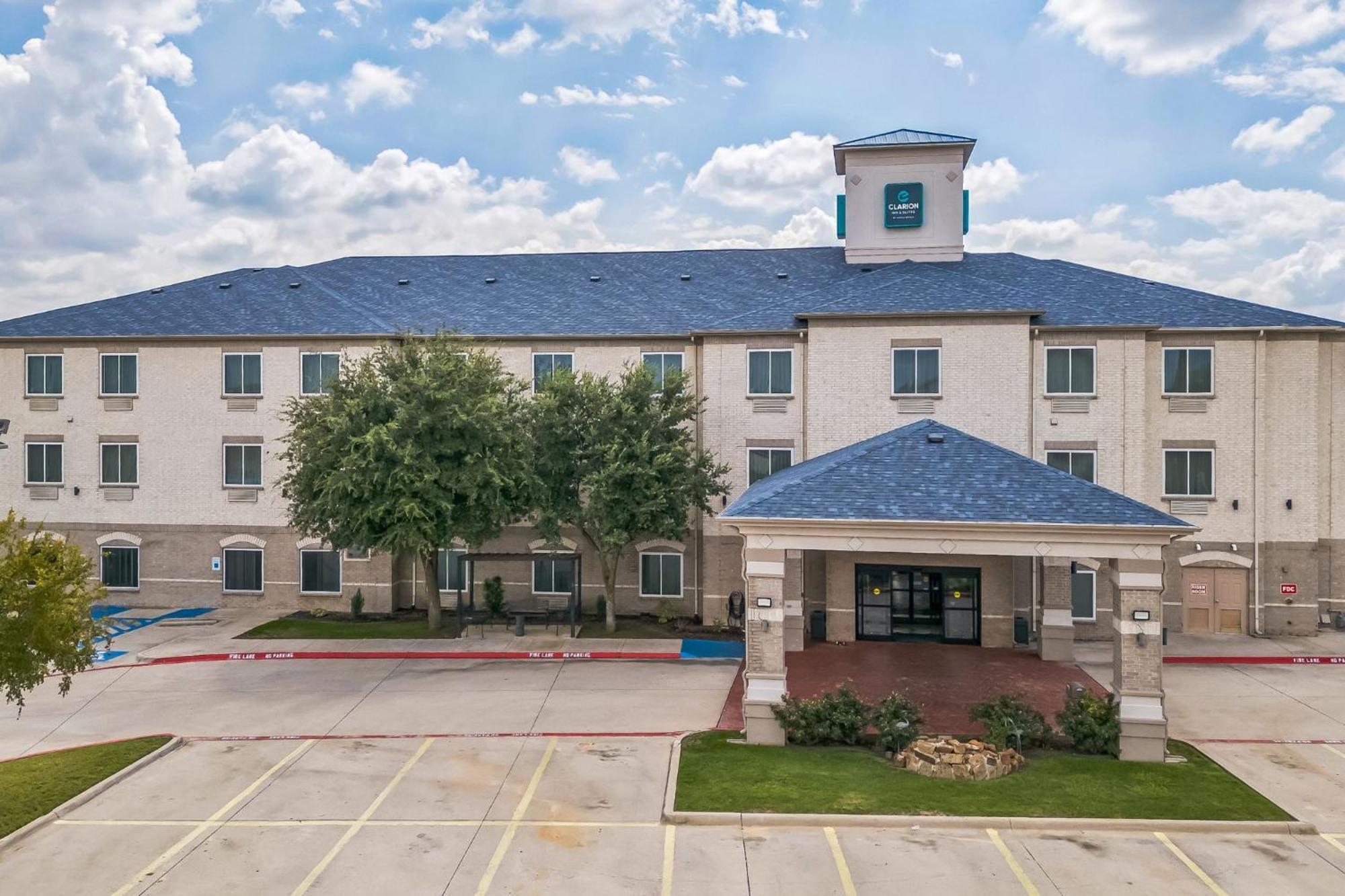 Clarion Inn & Suites Weatherford South Exteriér fotografie
