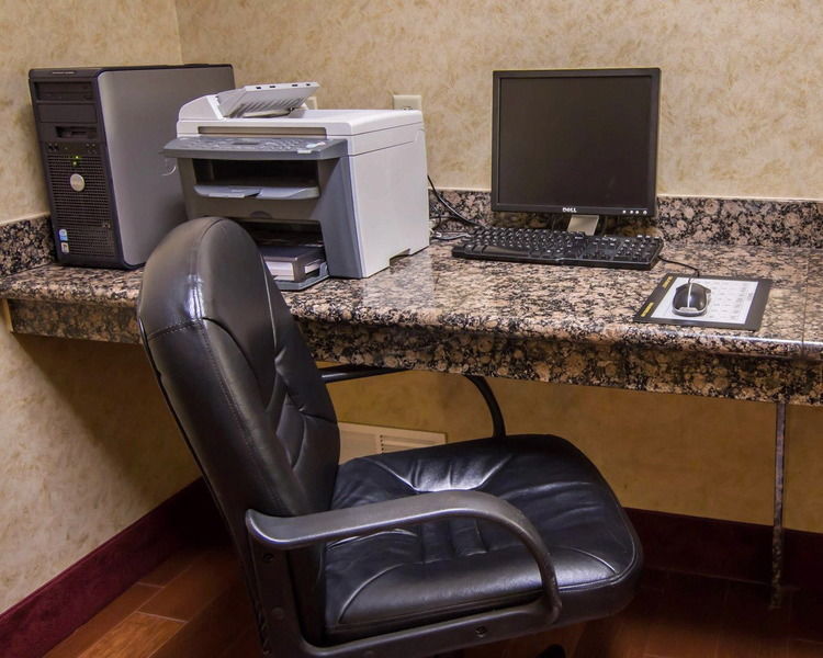 Clarion Inn & Suites Weatherford South Exteriér fotografie