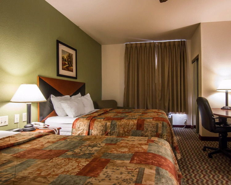 Clarion Inn & Suites Weatherford South Exteriér fotografie