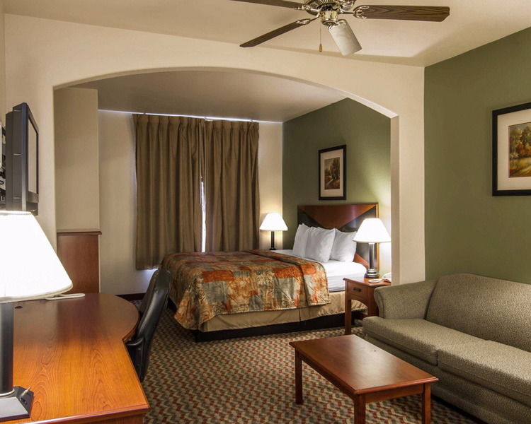 Clarion Inn & Suites Weatherford South Exteriér fotografie