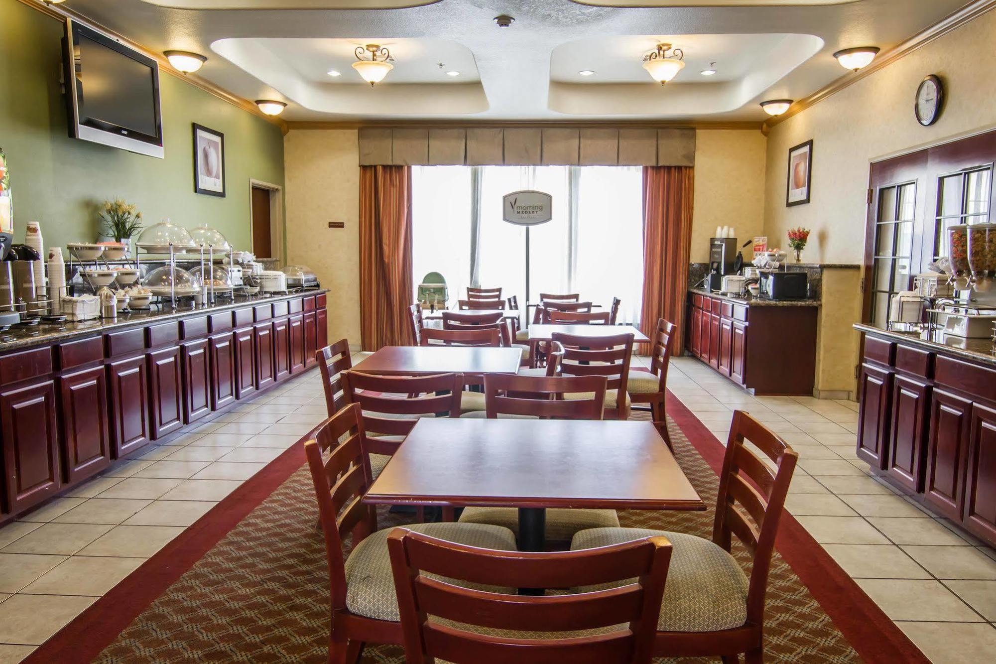 Clarion Inn & Suites Weatherford South Exteriér fotografie