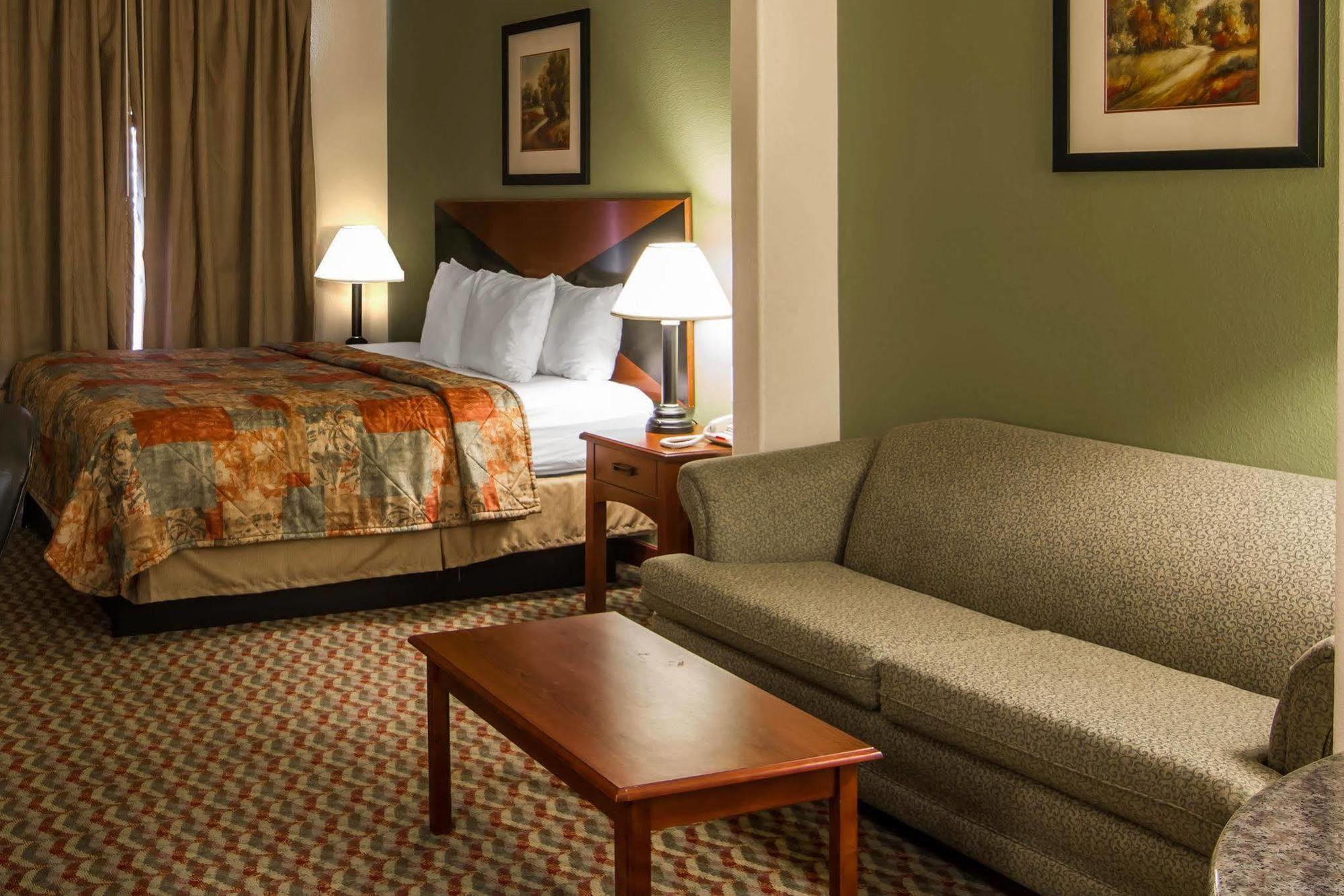 Clarion Inn & Suites Weatherford South Exteriér fotografie